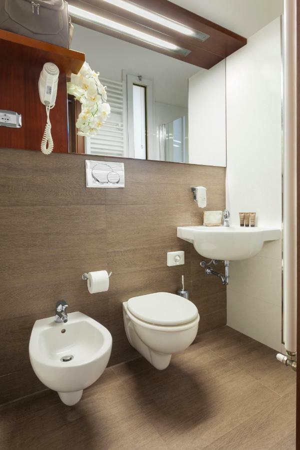 Hotel Atlantic Vista Mare Pesaro Exterior photo
