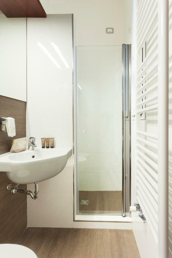 Hotel Atlantic Vista Mare Pesaro Exterior photo