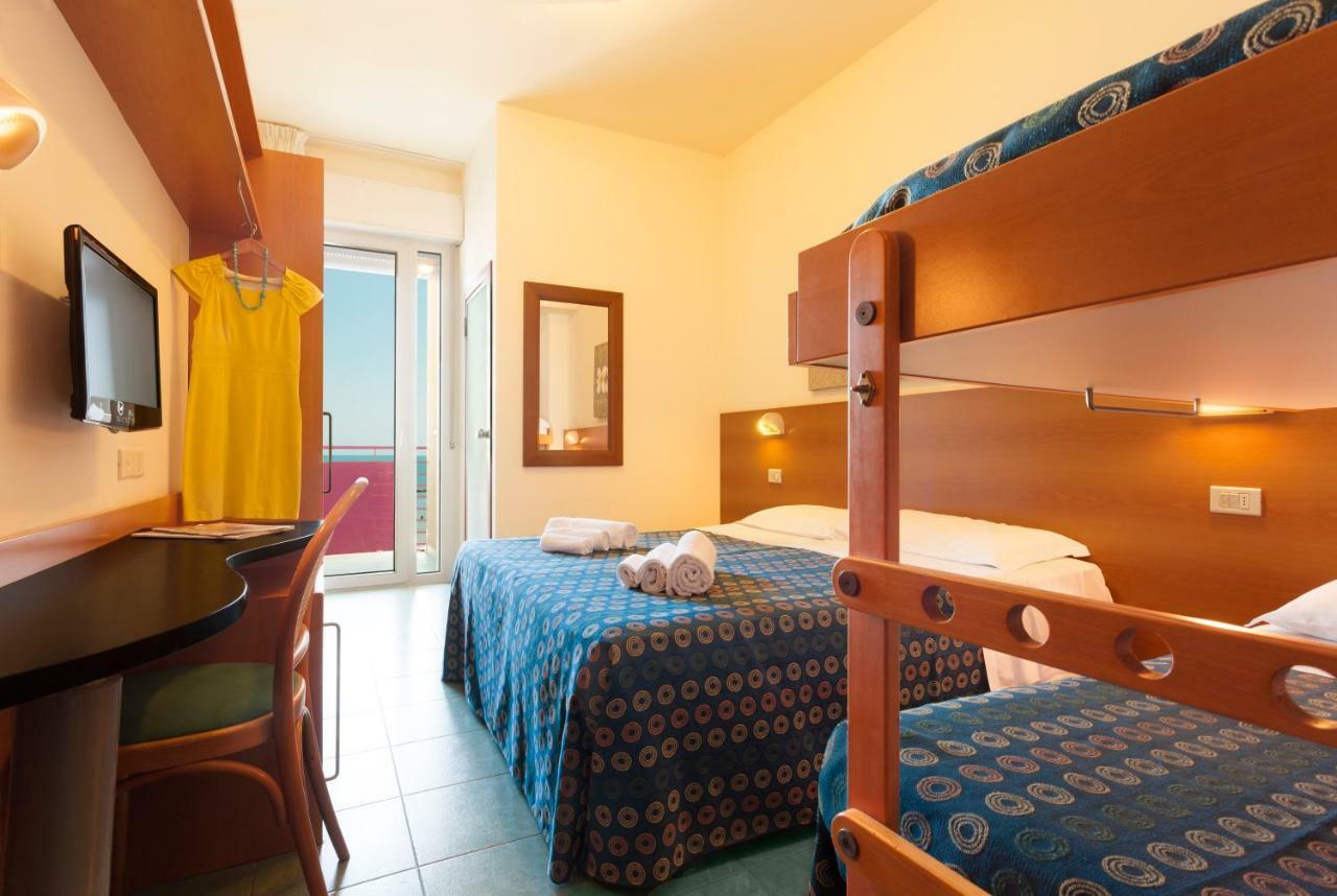 Hotel Atlantic Vista Mare Pesaro Exterior photo