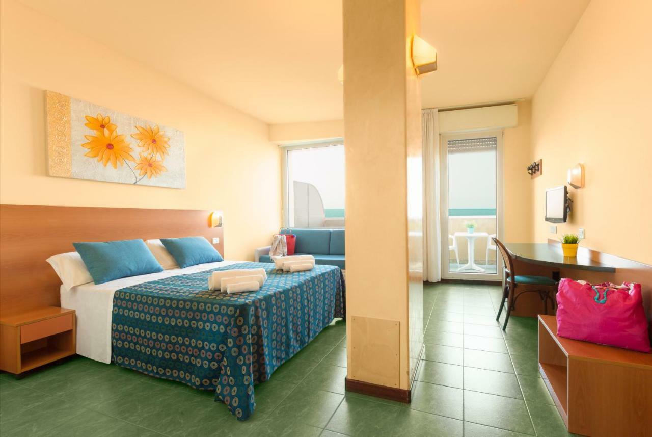Hotel Atlantic Vista Mare Pesaro Exterior photo