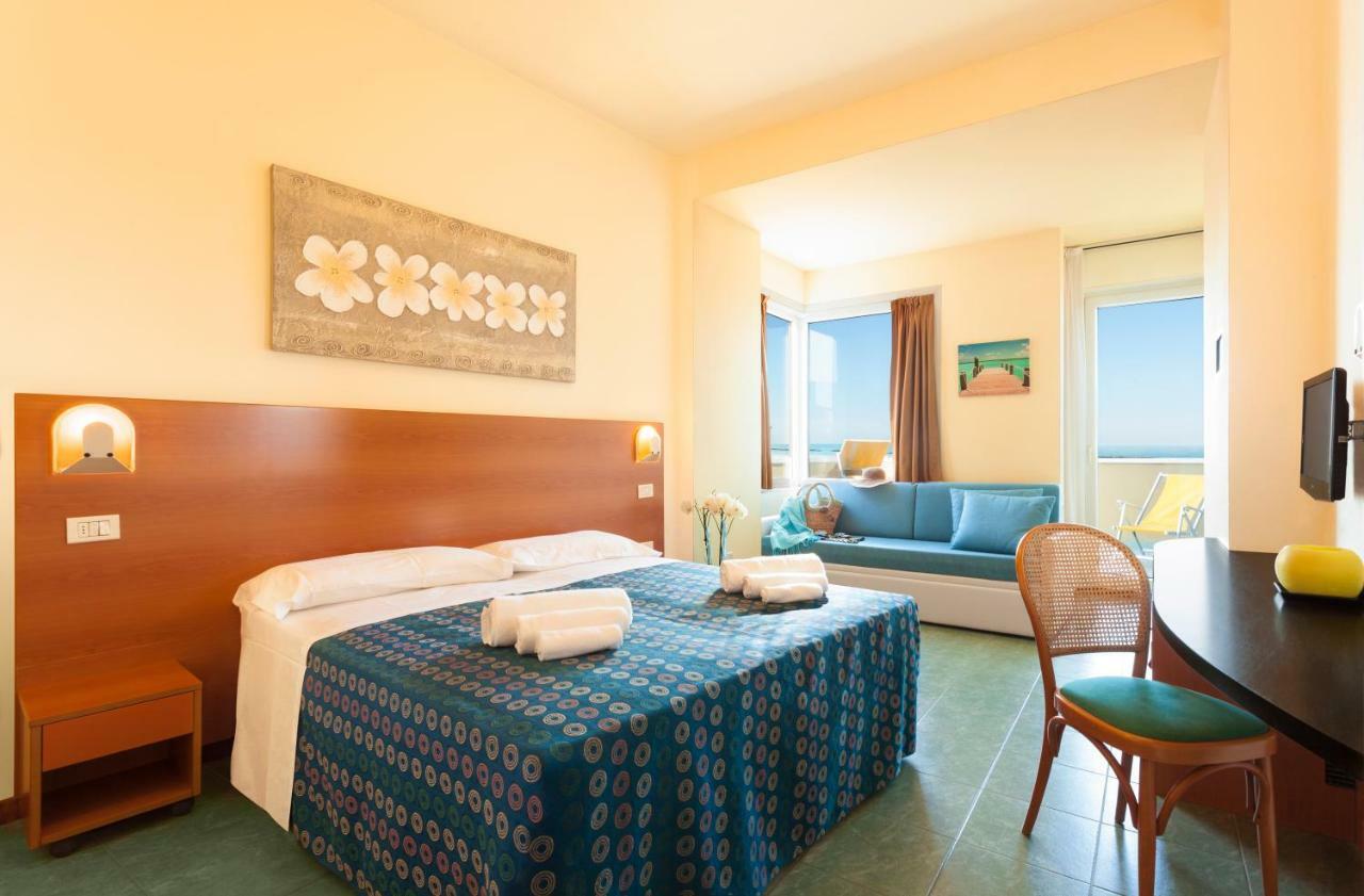 Hotel Atlantic Vista Mare Pesaro Exterior photo
