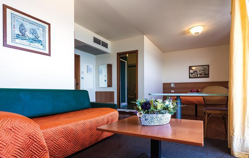 Hotel Atlantic Vista Mare Pesaro Exterior photo