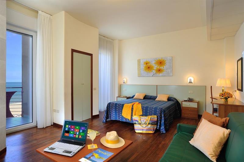 Hotel Atlantic Vista Mare Pesaro Exterior photo