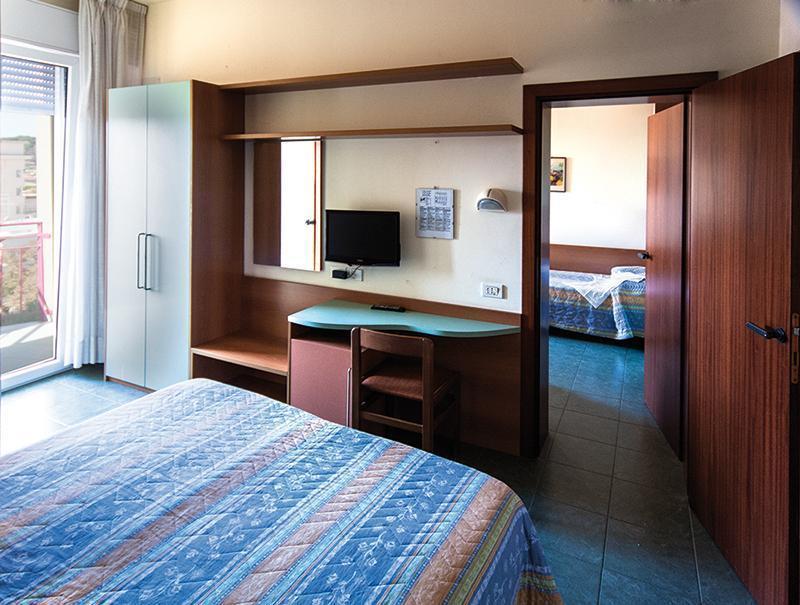 Hotel Atlantic Vista Mare Pesaro Exterior photo